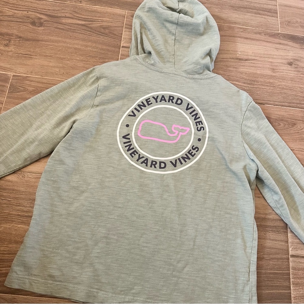 Vineyard Vines hooded t-shirt - size 7